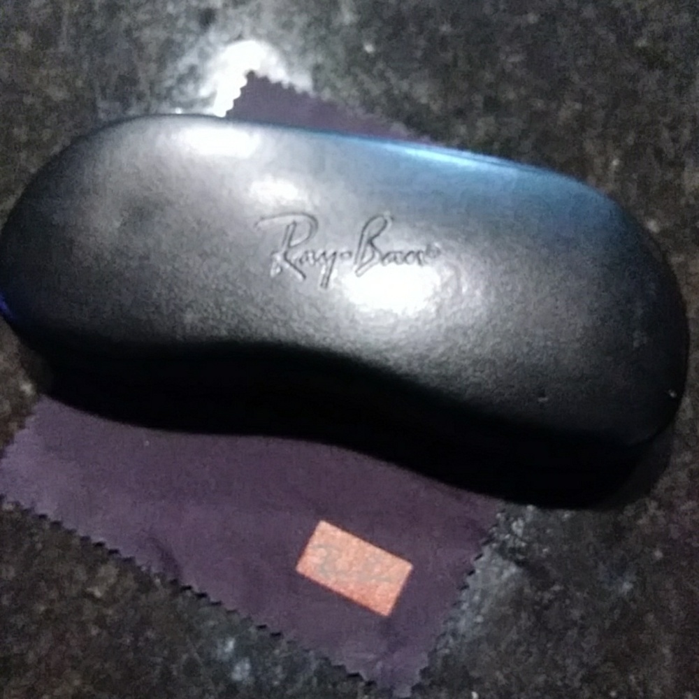 Ray-Ban Case - Picture 3 of 3